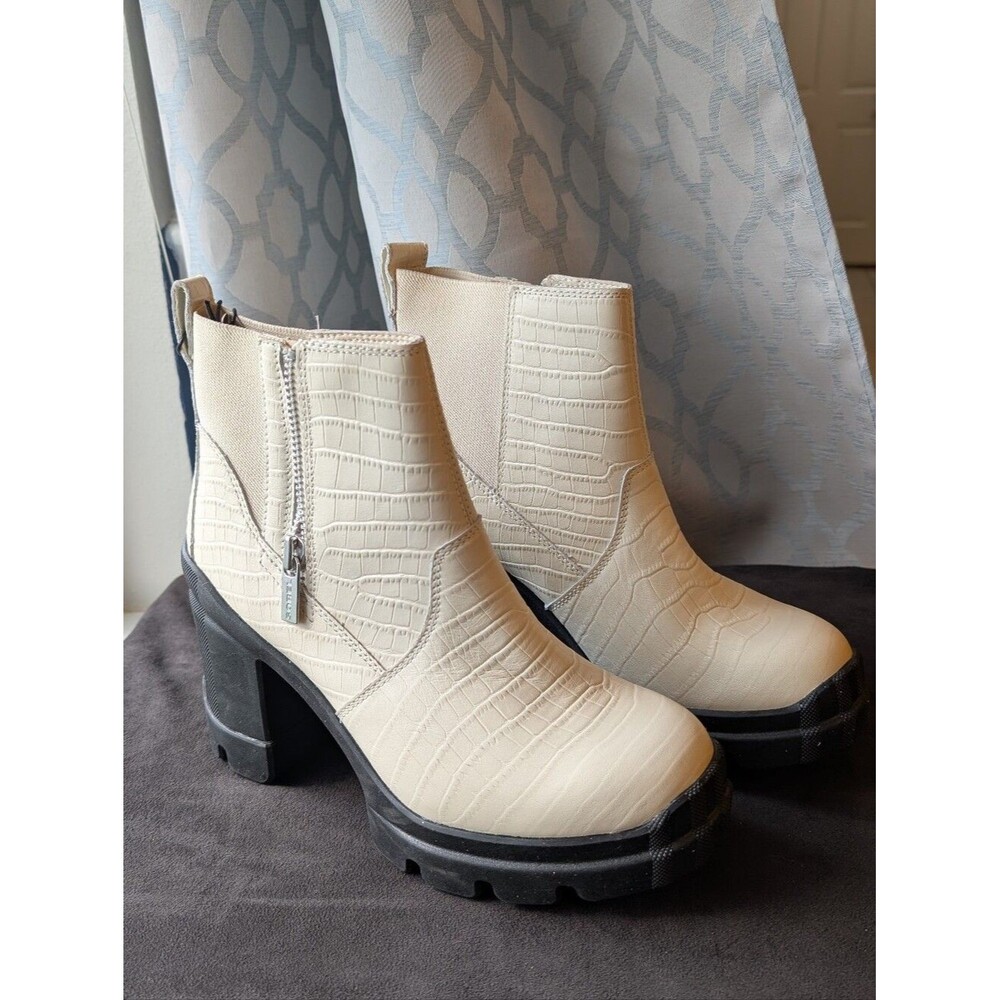 NWT Sorel Caribou X Heel Chelsea Chalk White Boots Size 9